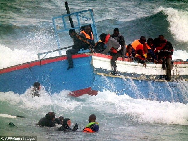 Lật thuyền, 400 người di cư thiệt mạng ở Địa Trung Hải