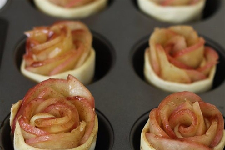 Cách làm bánh táo hoa hồng đẹp mắt cực dễ