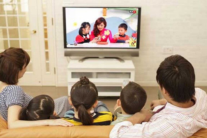 Lắp thiết bị kết nối với TV của các gia đình để đo lượng khán giả