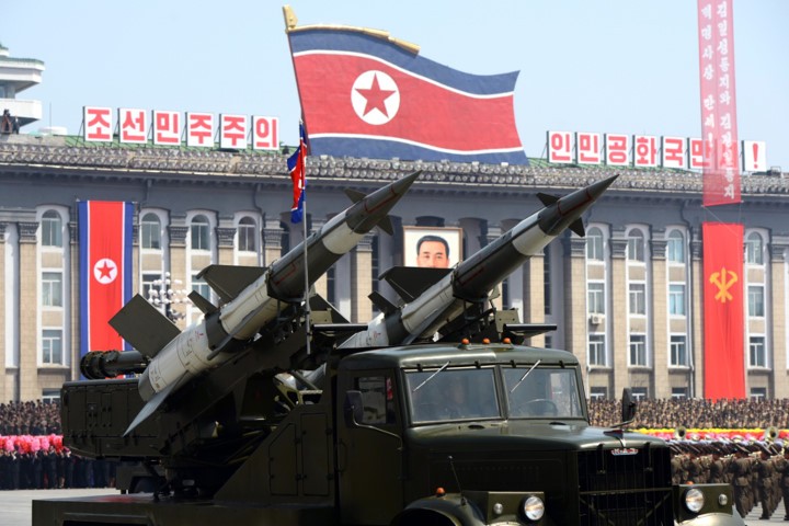 Triều Tiên "không sợ" cấm vận, dọa tấn công phủ đầu Mỹ