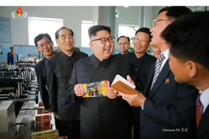 Chủ tịch Triều Tiên đến thăm nhà máy của các thương binh quân đội