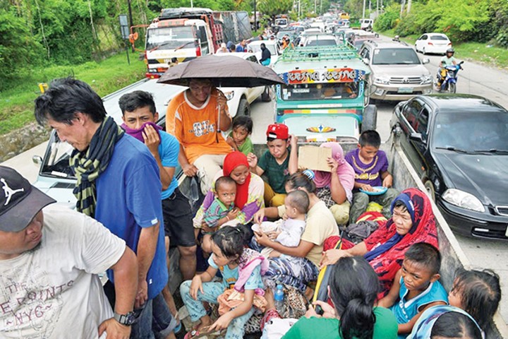 Dòng người di tản tránh chiến tranh ở Marawi, Mindanao

