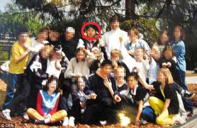 Nhà lãnh đạo Triều Tiên Kim Jong-un (trong vòng tròn đỏ) khi còn học tại Thụy Sĩ