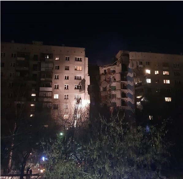 Nga: Nổ khí ga “xé toạc” một tòa chung cư, hàng chục người bị mắc kẹt