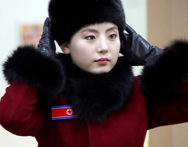 Vẻ đẹp khó làm ngơ của những nữ cổ động viên Triều Tiên khi tới Hàn Quốc