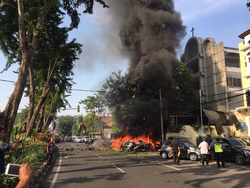 Đánh bom tại nhà thờ ở Indonesia