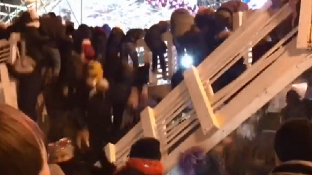 Nga: Cầu sập bất ngờ trong giờ khắc đón năm mới