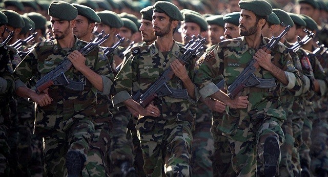 Lực lượng Bảo vệ cách mạng Hồi giáo Iran trong một cuộc diễu binh.