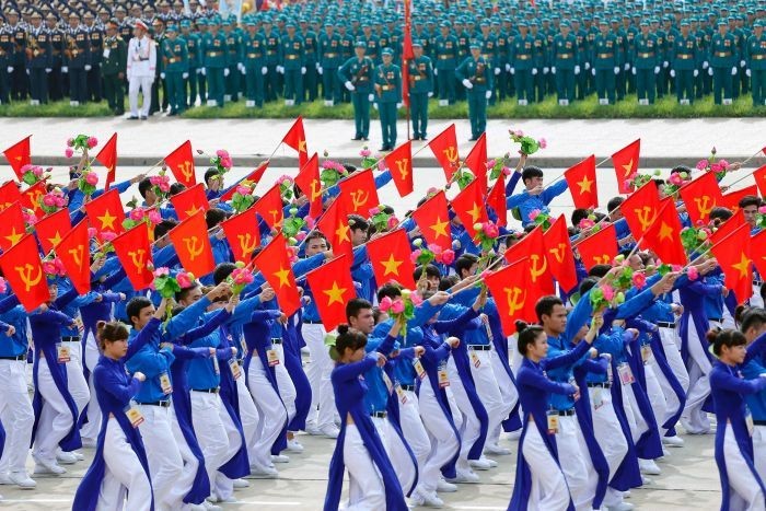 Một cuộc diễu hành mừng ngày quốc khánh tại Việt Nam
