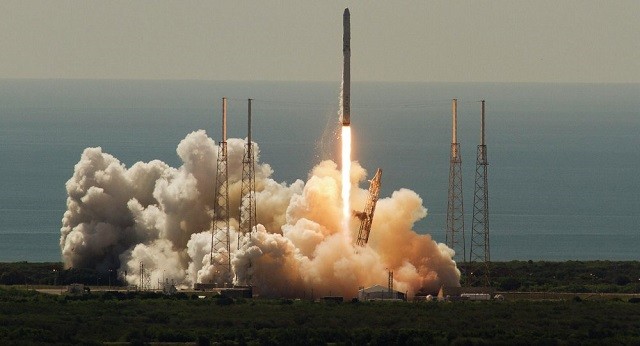 Tên lửa SpaceX-Falcon 9 được phóng lên từ Florida