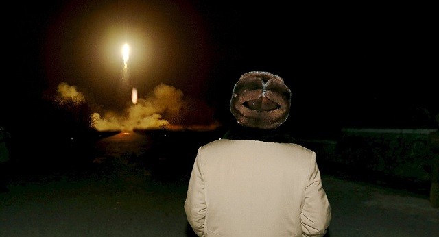Chủ tịch Triều Tiên Kim Jong-un giám sát vụ phóng tên lửa
