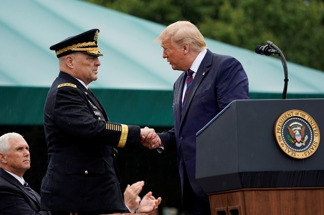 TT Donald Trump chào đón Tổng Tham mưu trưởng Liên quân mới, Tướng Mark Milley.