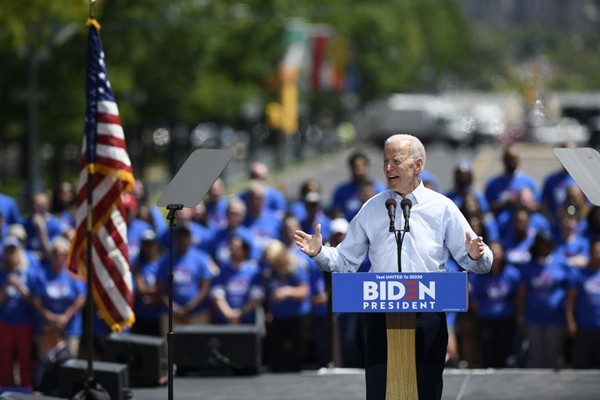 Cựu Phó TT Mỹ Joe Biden kêu gọi luận tội TT Trump.