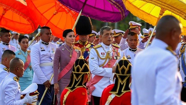 Vua Thái Lan Maha Vajirusongkorn và Hoàng hậu Suthida tại một sự kiện kỷ niệm ngày mất của Vua Chulalongkorn.