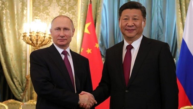 TT Nga Putin và Chủ tịch Trung Quốc Tập Cận Bình (phải)