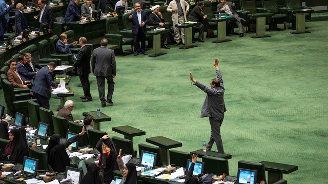 Quốc hội Iran ngừng hoạt động vì các quan chức nhiễm Covid-19