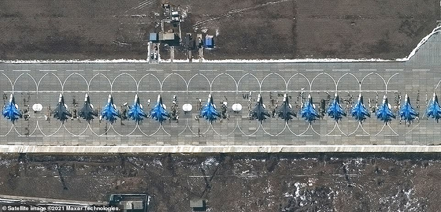 15 máy bay ném bom siêu thanh Su-34 của Nga đang chờ sẵn.