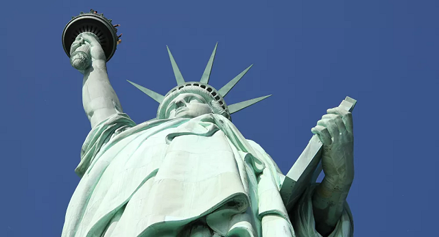 Tượng Nữ thần Tự do thứ nhất Pháp tặng Mỹ.
