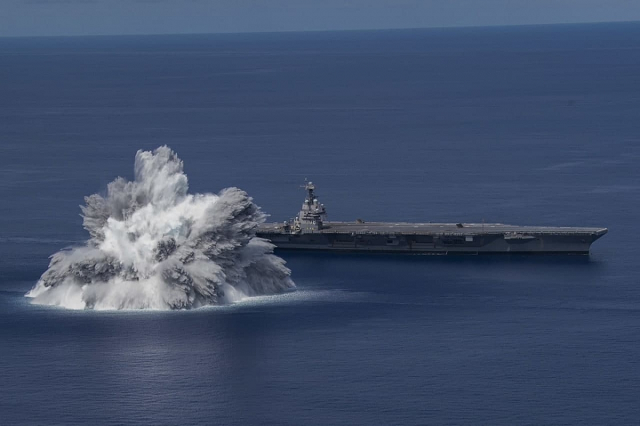 Vụ nổ thử nghiệm có thể đã làm hỏng một tàu sân bay Mỹ.