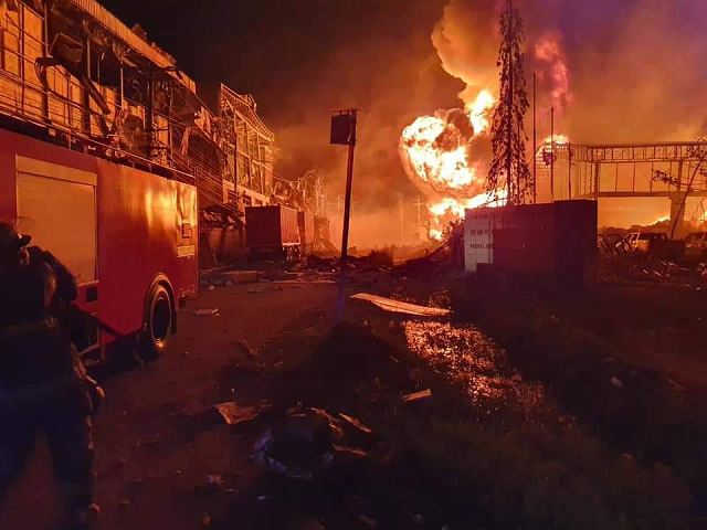 Hiện trường vụ cháy ở ngoại ô Bangkok, Thái Lan.