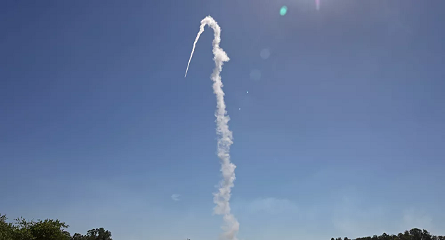 Hệ thống Vòm sắt của Israel chặn tên lửa.