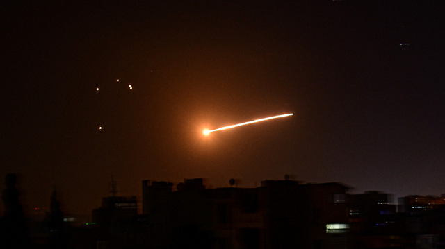 Israel tấn công tên lửa vào Syria.