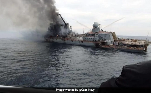Soái hạm Moskva được cho là bị chìm sau một vụ hỏa hoạn làm nổ kho đạn.