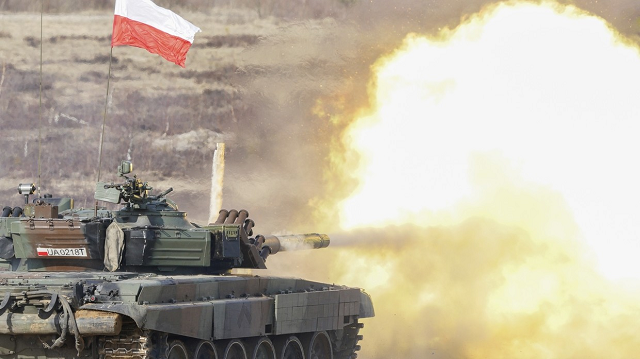 Một xe tăng Ba Lan khai hỏa trong cuộc tập trận Mũi tên pha lê 2022 của NATO 