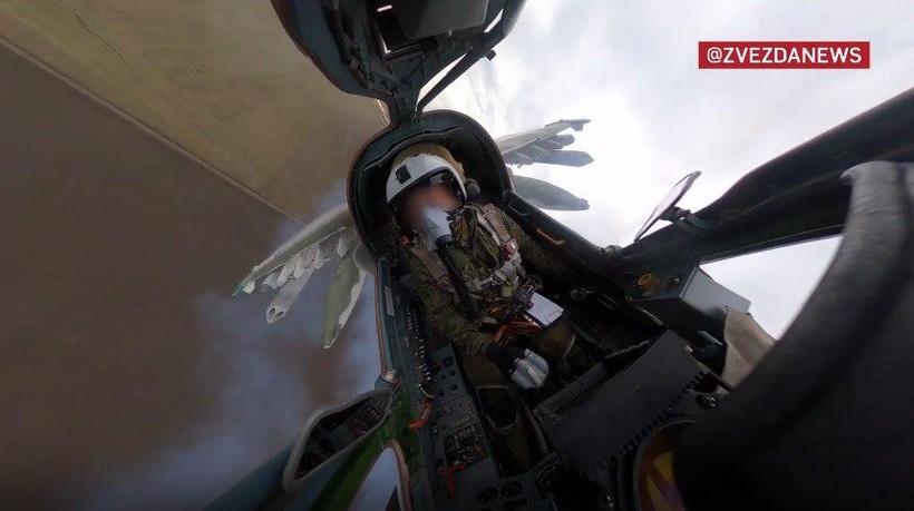 Phi công Nga trên chiến đấu cơ.