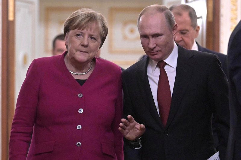 Tổng thống Nga Putin và cựu Thủ tướng Đức Angela Merkel.