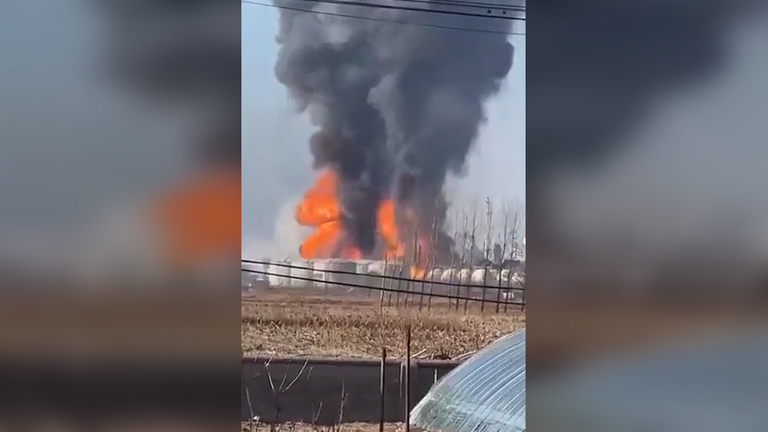 Hình ảnh nhà máy hóa Trung Quốc chất sau vụ nổ lớn.
