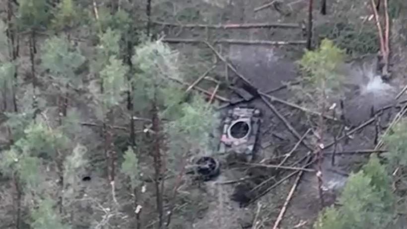 Hình ảnh lực lượng Nga phá hủy xe tăng Ukraine.