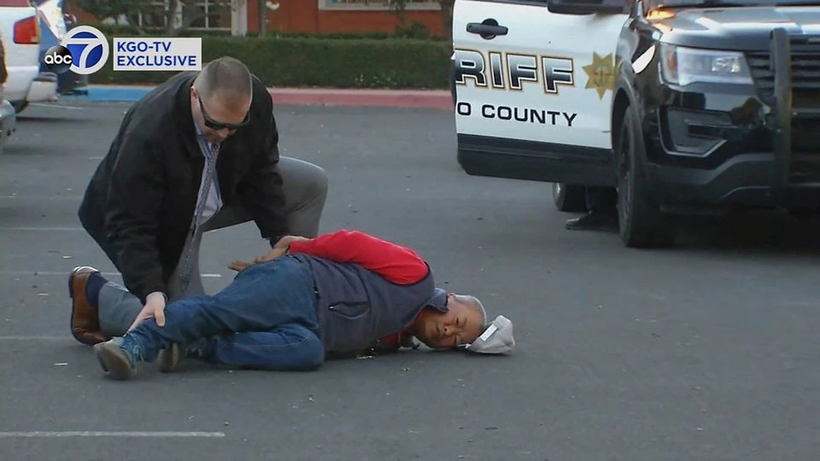 Nghi phạm bị cảnh sát bắt giữ sau vụ xả súng hàng loạt tại Half Moon Bay, California. (Ảnh: Reuters)