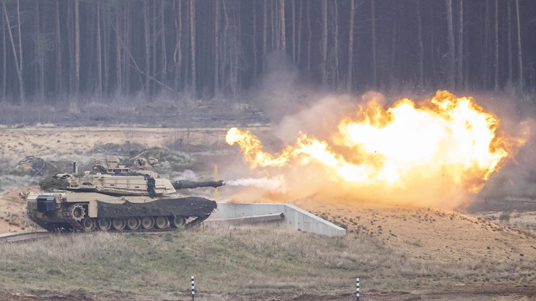 Xe tăng chiến đấu chủ lực M1 Abrams do Mỹ sản xuất. (Ảnh: Global Look Press / Karolis Kavolelis).