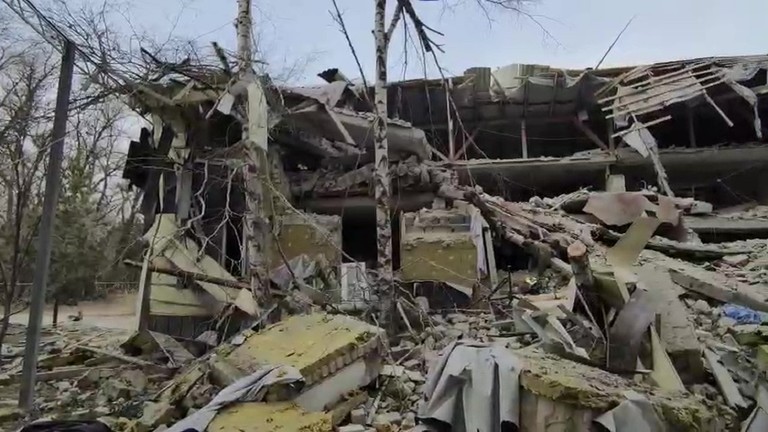 Hiện trường sau cuộc tấn công được cho là bằng tên lửa của Ukraine vào một bệnh viện ở thành phố Novoaydar vào ngày 28/1/2023. (Ảnh: Sputnik