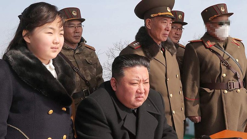 Nhà lãnh đạo Triều Tiên Kim Jong-un và con gái.