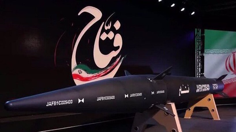 Tên lửa siêu thanh Fattah của Iran trong buổi lễ ra mắt ở Tehran vào ngày 6/6.