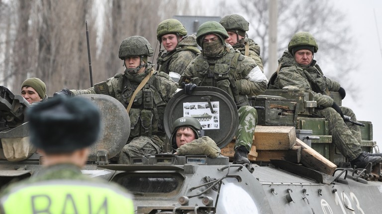 Quân nhân Nga tại Armyansk, phía bắc Crimea. (Ảnh: Sputnik / Konstantin Mihalchevskiy)