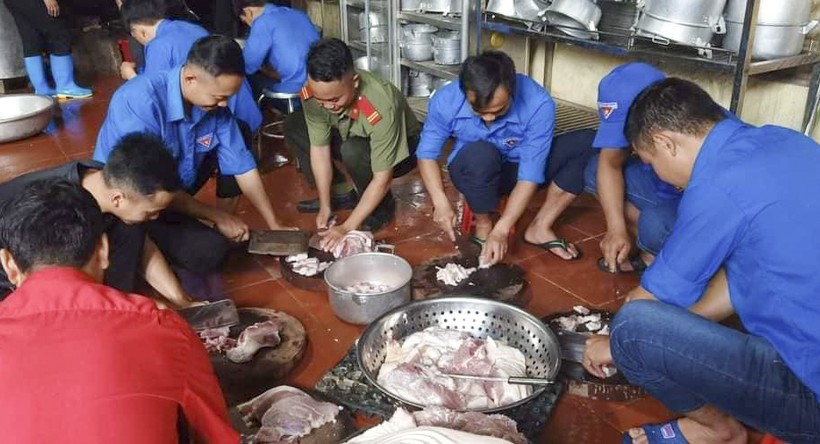 Từ trưa 27/6, huyện Nậm Pồ (Điện Biên) đã khởi động bữa ăn '0 đồng' cho sĩ tử có nhu cầu. 