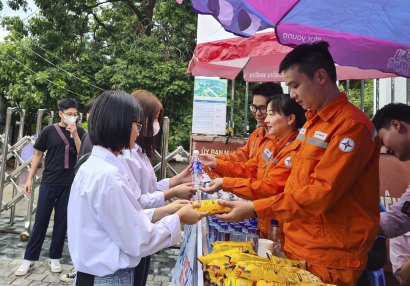 Hơn 1.600 tình nguyện viên Điện Biên 'nhập cuộc' Tiếp sức mùa thi ảnh 2