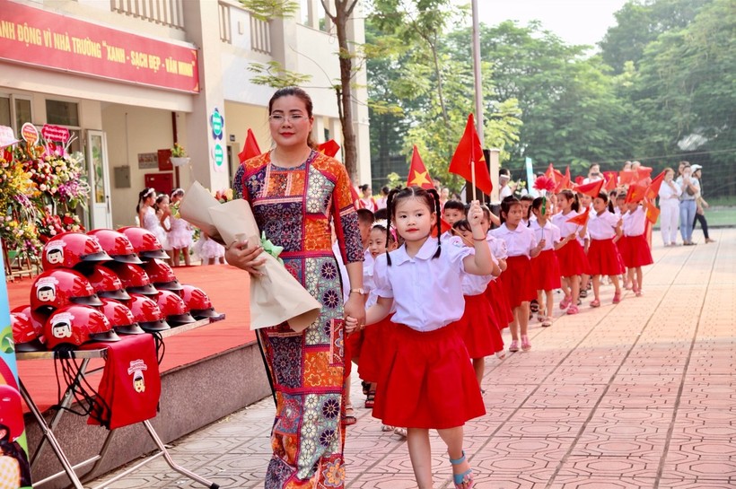 Trường Tiểu học Giang Biên, quận Long Biên đón học sinh lớp 1.
