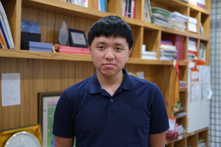 Nguyễn Hoàng Dương - học sinh lớp 11 Trường THPT chuyên Khoa học Tự nhiên. Ảnh: Vân Anh