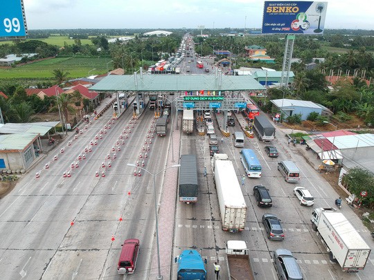 Trạm thu phí của dự án Tuyến tránh Cai Lậy, nhưng lại đặt tại Quốc lộ 1 thuộc xã Bình Phú, huyện Cai Lậy, tỉnh Tiền Giang khiến nhiều lái xe phản đối gay gắt suốt thời gian qua