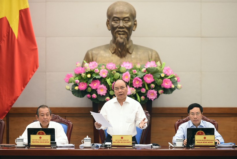 Thủ tướng Nguyễn Xuân Phúc chủ trì phiên họp Chính phủ thường kỳ tháng 8/2017. Ảnh: VGP