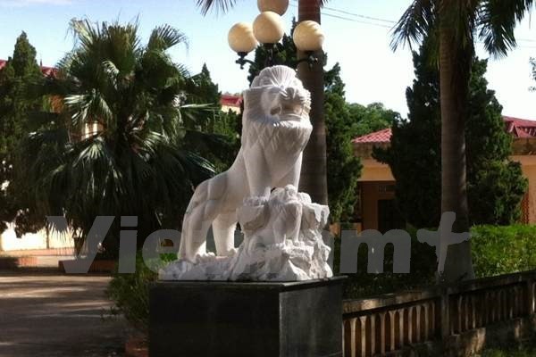 Bộ Văn hóa, Thể thao và Du lịch khuyến cáo các cơ quan, đơn vị không sử dụng, trưng bày sư tử đá được tạo hình không phù hợp với thuần phong mỹ tục Việt Nam (Ảnh minh họa: PV/Vietnam+)