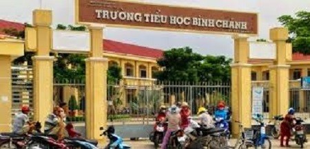 Trường Tiểu học Bình Chánh, xã Nhựt Chánh, huyện Bến Lức tỉnh Long An - nơi xảy ra vụ phụ huynh bắt ép cô giáo phải quỳ gối xin lỗi.