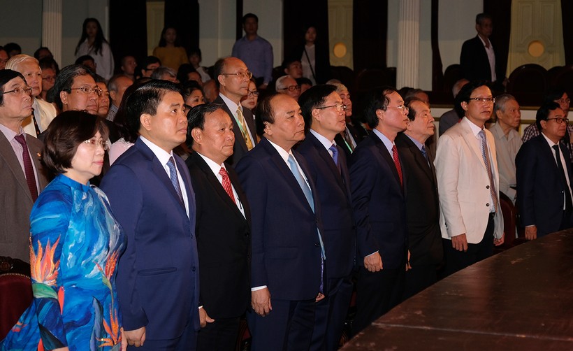 Thủ tướng Nguyễn Xuân Phúc cùng các đại biểu dự buổi lễ. - Ảnh: VGP