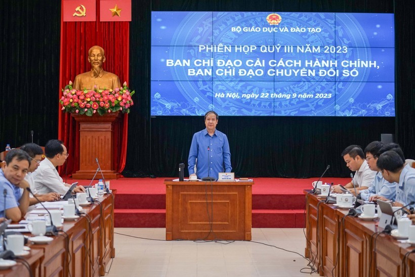 Bộ trưởng Bộ GD&amp;ĐT Nguyễn Kim Sơn chủ trì Phiên họp Quý III năm 2023. ảnh 2