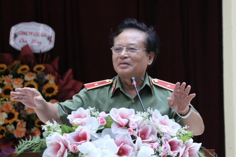Thiếu tướng Nguyễn Hồng Thái - Nguyên Tổng Biên tập tạp chí CAND, cố vấn cấp cao Báo GD&TĐ, phát biểu tại chuyên đề. ảnh 7