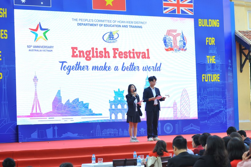 Học sinh Hoàn Kiếm thể hiện năng lực ngoại ngữ tại Festival Tiếng Anh ảnh 7